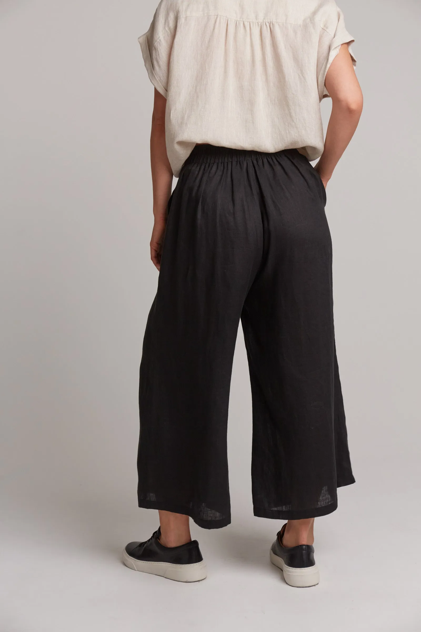 Studio Crop Pant EBONY